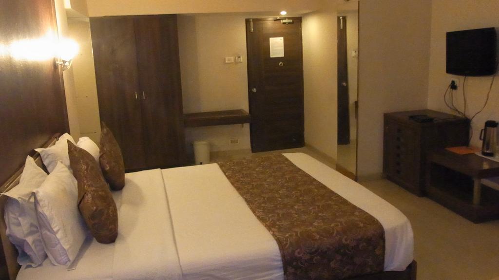 Hotel Eden Ахмедабад Номер фото