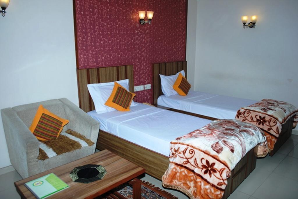 Hotel Eden Ахмедабад Номер фото
